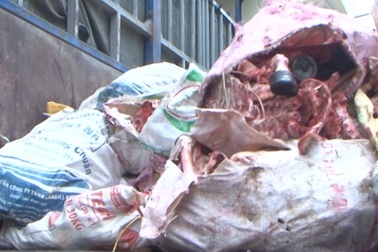 Bắt xe chở hơn 4 tấn xương động vật bốc mùi hôi thối