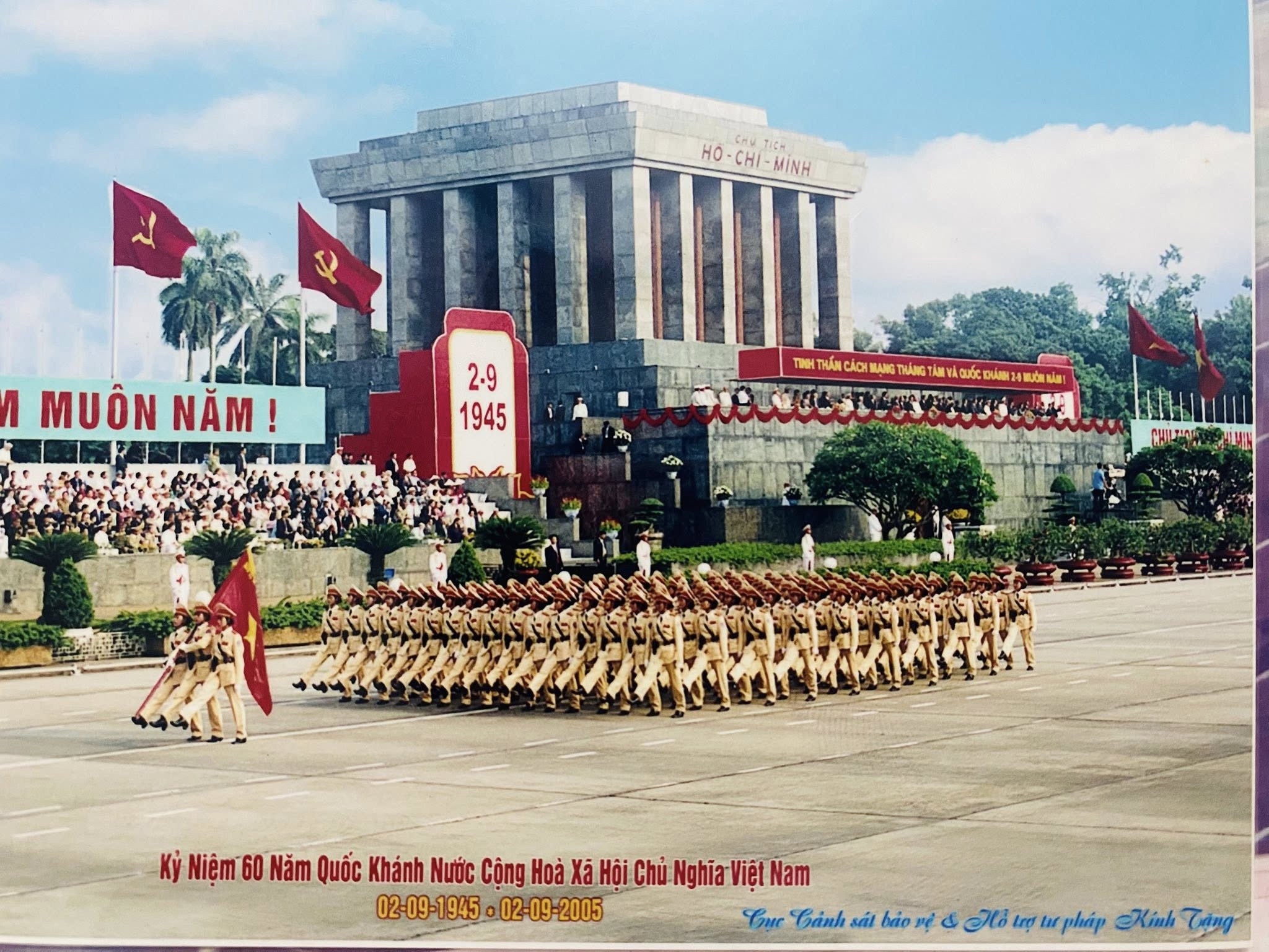Nữ chiến sĩ diễu binh A60: Bức ảnh hiếm, ký ức thời "không kem chống nắng"