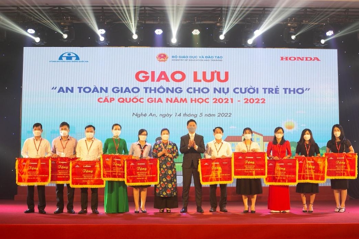 Lễ trao giải chương trình An toàn giao thông cho nụ cười trẻ thơ năm học 2021-2022 - 4 Lễ trao giải chương trình An toàn giao thông cho nụ cười trẻ thơ năm học 2021-2022 - 4