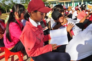 Trao gần 4.500 cuốn vở đến học sinh nghèo Quảng Nam