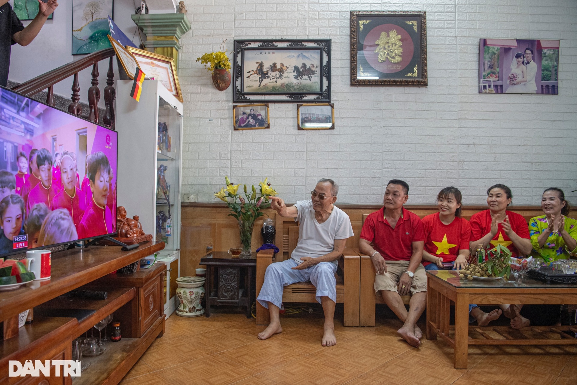 Gia đình cầu thủ số 10 Hải Linh quây quần cổ vũ hết mình cho con gái - 9 Gia đình cầu thủ số 10 Hải Linh quây quần cổ vũ hết mình cho con gái - 9