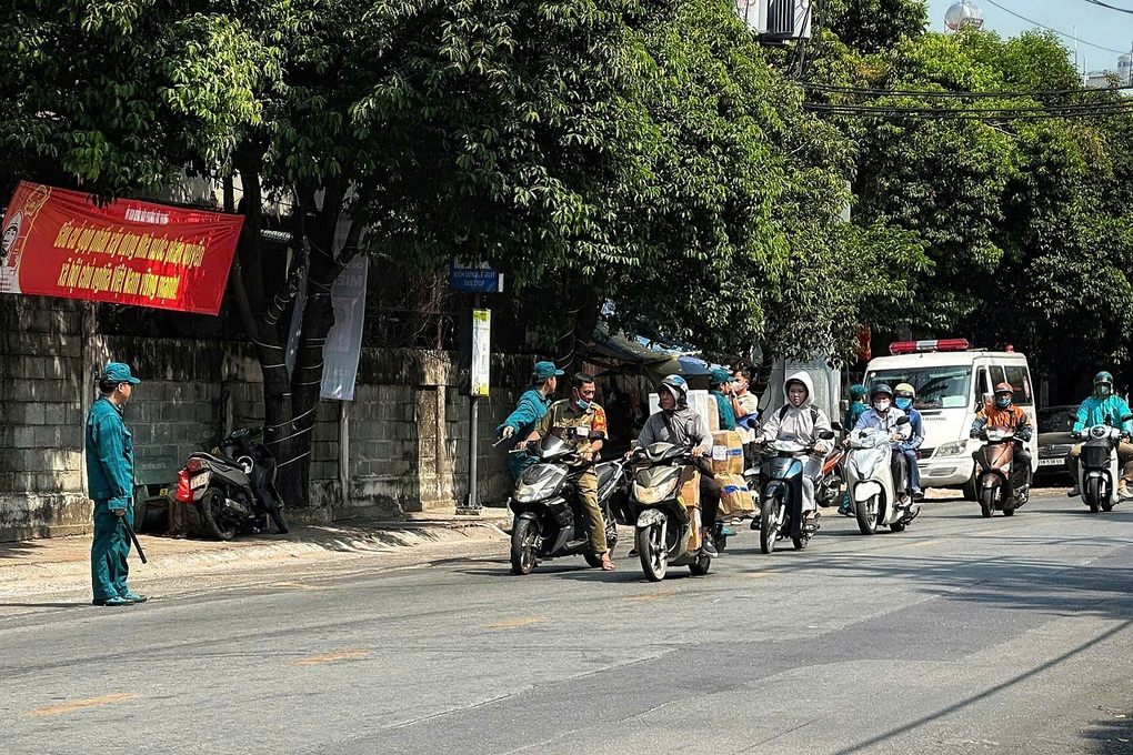 Người đàn ông tử vong trên vỉa hè ở TPHCM - 1 Người đàn ông tử vong trên vỉa hè ở TPHCM - 1