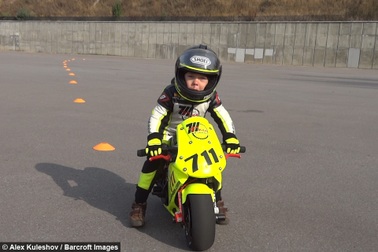 Tima Kuleshov - Biker nhí đang "đốn tim" các tín đồ tốc độ