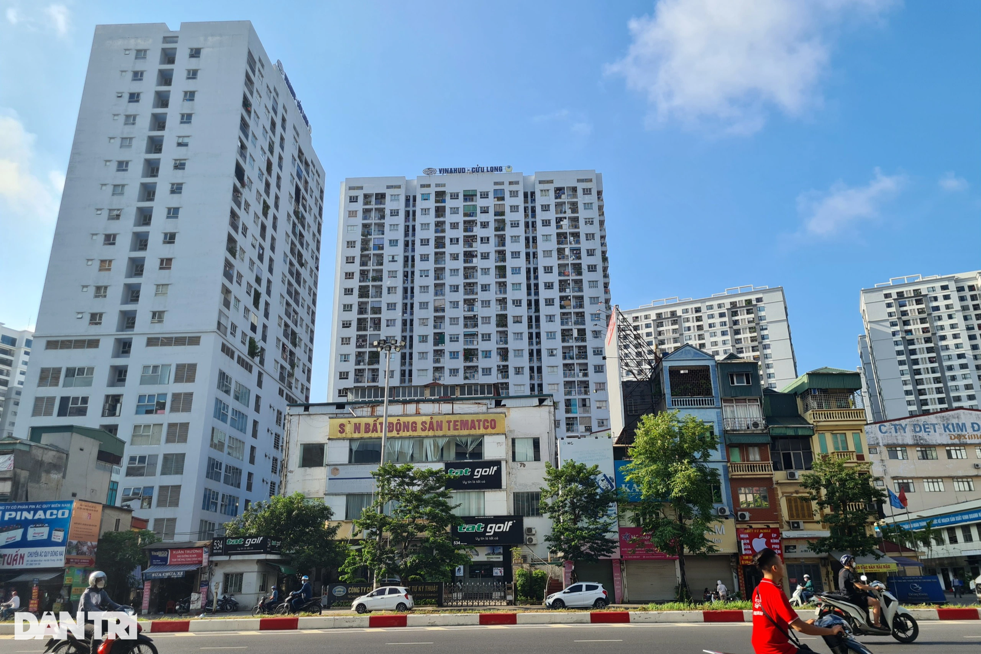 Cận cảnh những khối bê tông khổng lồ mọc dày đặc gần chân cầu Vĩnh Tuy - 6 Cận cảnh những khối bê tông khổng lồ mọc dày đặc gần chân cầu Vĩnh Tuy - 6