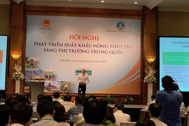 Xuất khẩu nông sản sang Trung Quốc bế tắc, 2 bộ trưởng họp bàn "giải cứu"