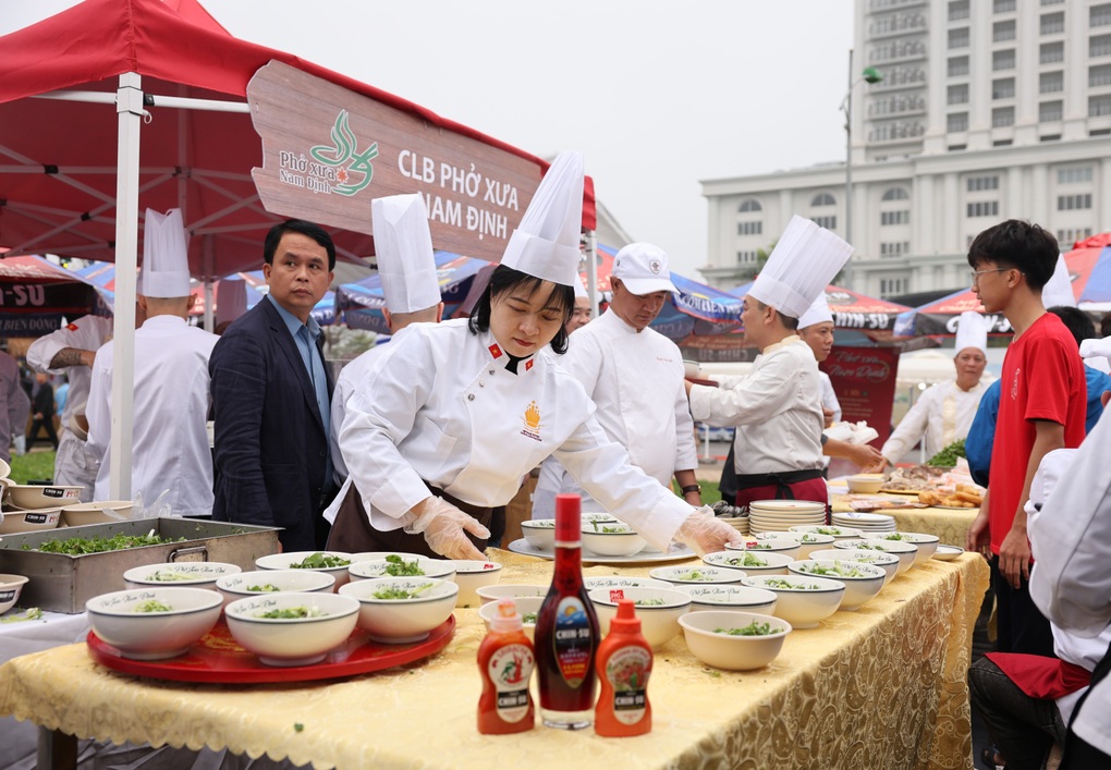 Festival Phở 2024 khai mạc thu hút hàng nghìn người tham dự - 4