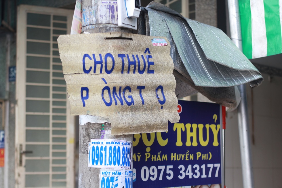 Công nhân bỏ phố về quê, chủ trọ khóc ròng, tiểu thương cũng sạt nghiệp - 12 Công nhân bỏ phố về quê, chủ trọ khóc ròng, tiểu thương cũng sạt nghiệp - 12