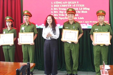 Khen thưởng tập thể, cá nhân phá băng móc túi tại lễ tốt nghiệp ở TPHCM