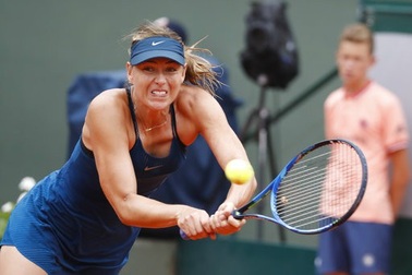 Roland Garros: "Búp bê" Sharapova dừng bước ở tứ kết