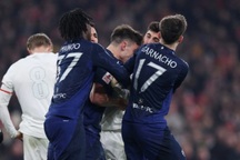 Húc đầu vào đối thủ, ngôi sao Man Utd có thể trả giá đắt