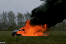 Chơi ngông kiểu Tây: Đốt xe Mercedes-AMG G63 vì bực với đại lý