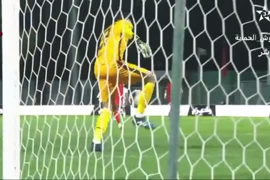 Thủ môn Morocco có pha đá phản lưới nhà vô cùng khó hiểu