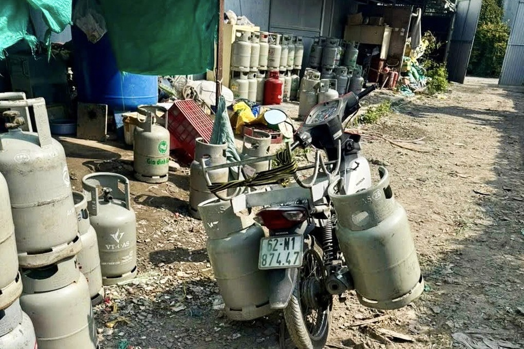 Phát hiện thêm hàng trăm bình gas không rõ nguồn gốc ở Tây Ninh - 2