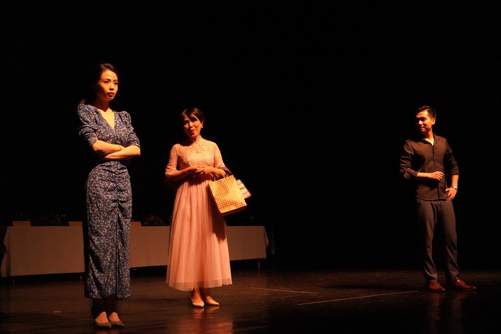 Thu Quỳnh, Thanh Sơn góp mặt trong vở kịch kinh điển Hedda Gabler - 1 Thu Quỳnh, Thanh Sơn góp mặt trong vở kịch kinh điển Hedda Gabler - 1