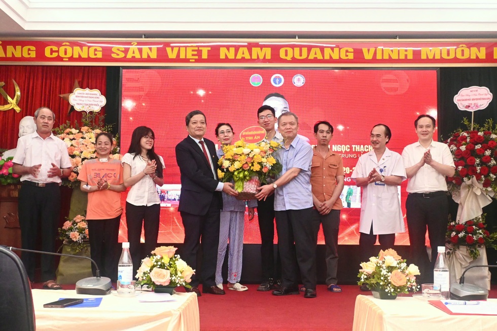 Chị được tái sinh nhờ lá phổi của người em được chuyển từ Nam ra Bắc - 5