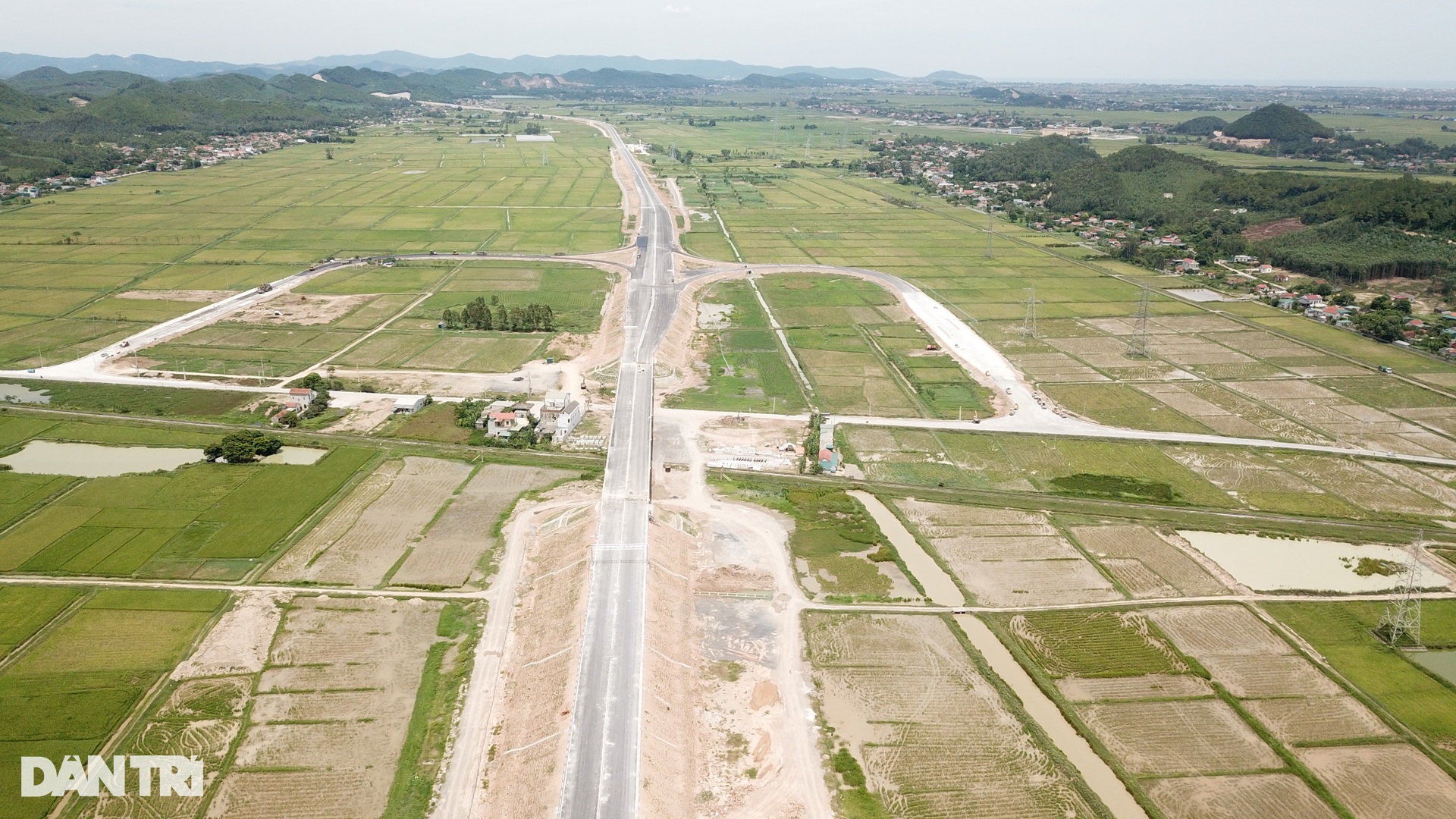 Toàn cảnh cao tốc đoạn Nghi Sơn - Diễn Châu sắp đưa vào sử dụng - 6 Toàn cảnh cao tốc đoạn Nghi Sơn - Diễn Châu sắp đưa vào sử dụng - 6