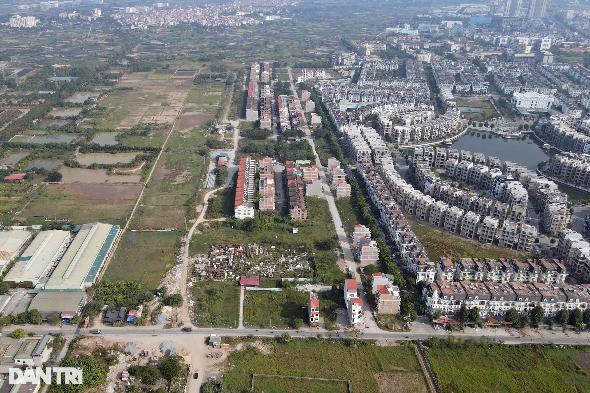 Thị trường trầm lắng, nhà liền kề tiền tỷ ở Hà Nội thành nơi nuôi bò - 1 Thị trường trầm lắng, nhà liền kề tiền tỷ ở Hà Nội thành nơi nuôi bò - 1