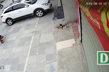 Siêu trộm bẻ khoá xe máy trong tích tắc ở Hà Nội