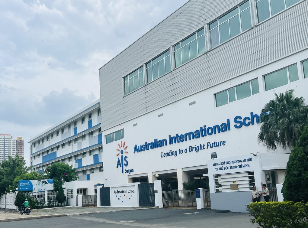 Choáng học phí hơn nửa tỷ đồng, vẫn phải đóng phụ phí... xếp thời khóa biểu - 3 Choáng học phí hơn nửa tỷ đồng, vẫn phải đóng phụ phí... xếp thời khóa biểu - 3