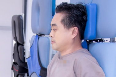 Căn bệnh khiến nhạc sĩ Dương Khắc Linh bị "khóa cổ" khi ngồi lâu đứng dậy