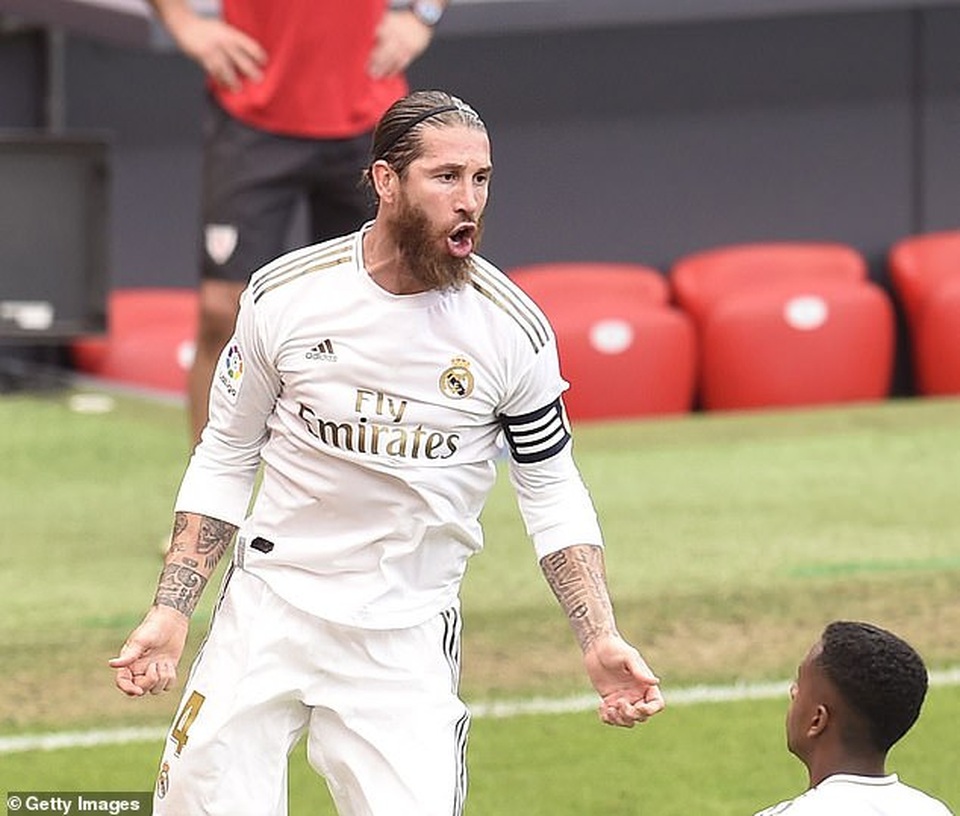 Ramos ghi bàn, Real Madrid bỏ xa Barcelona đến 7 điểm - 9 Ramos ghi bàn, Real Madrid bỏ xa Barcelona đến 7 điểm - 9