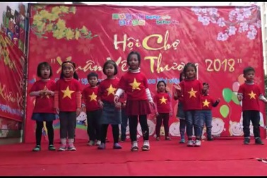 Thú vị em nhỏ hát "Việt Nam ơi" cổ động U23 Việt Nam chiến thắng