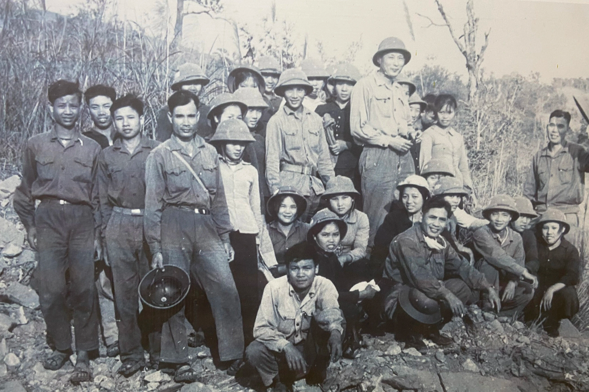 Nhìn lại những hình ảnh quý về vị Tư lệnh đường Trường Sơn huyền thoại - 10 Nhìn lại những hình ảnh quý về vị Tư lệnh đường Trường Sơn huyền thoại - 10