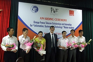 6 sinh viên tài năng nhận học bổng Thạc sỹ của Orange France Telecom