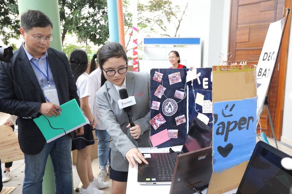 Ngạc nhiên với nhiều sản phẩm xuất sắc của học sinh tại cuộc thi Sáng tạo số - WeTech - 2 Ngạc nhiên với nhiều sản phẩm xuất sắc của học sinh tại cuộc thi Sáng tạo số - WeTech - 2