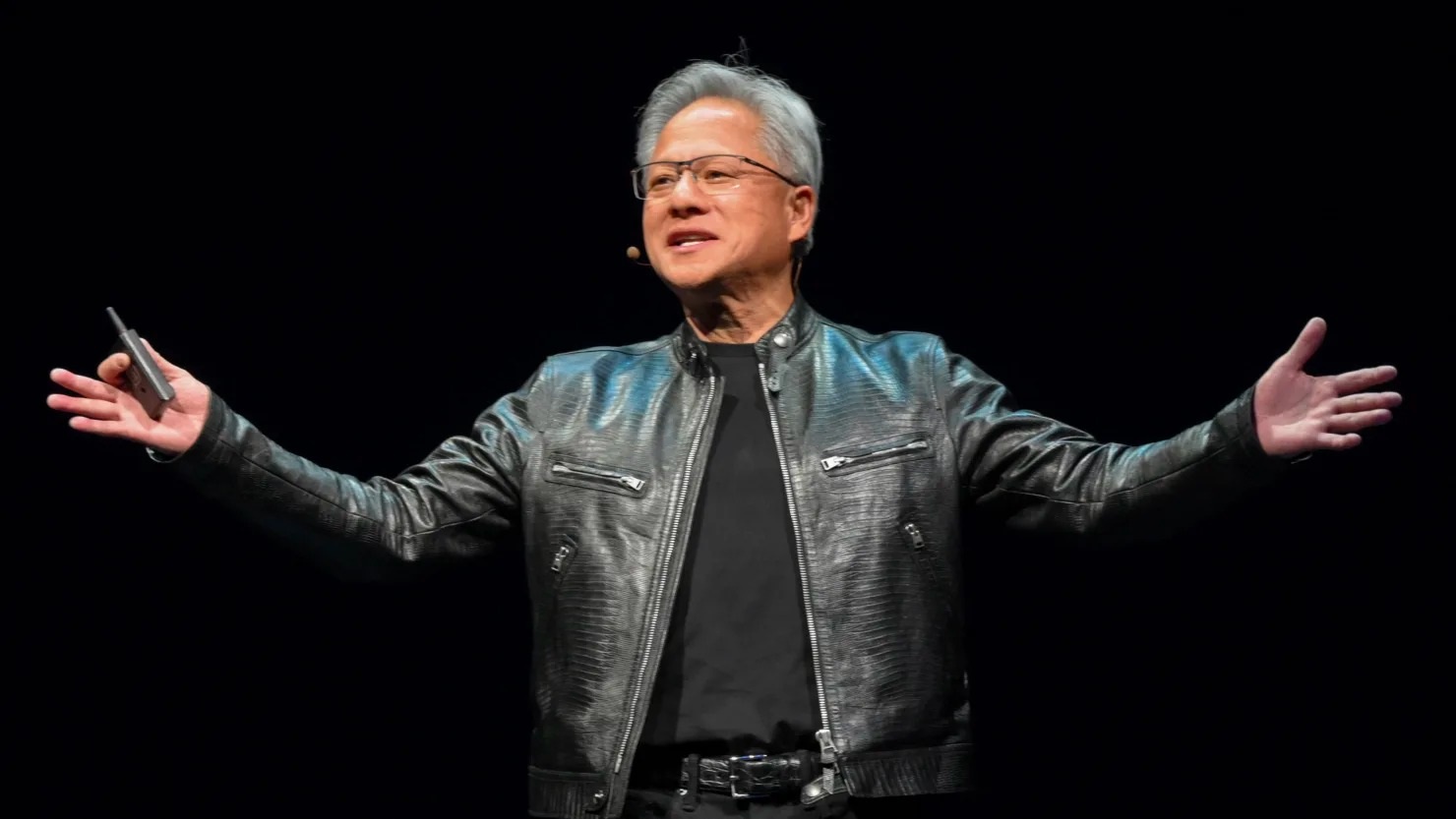 Tỷ phú Jensen Huang lần đầu được tăng lương sau một thập kỷ - 1