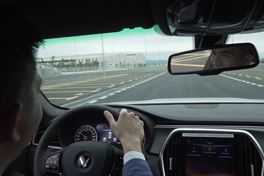 Những người đầu tiên lái thử xe ô tô VinFast nói gì?