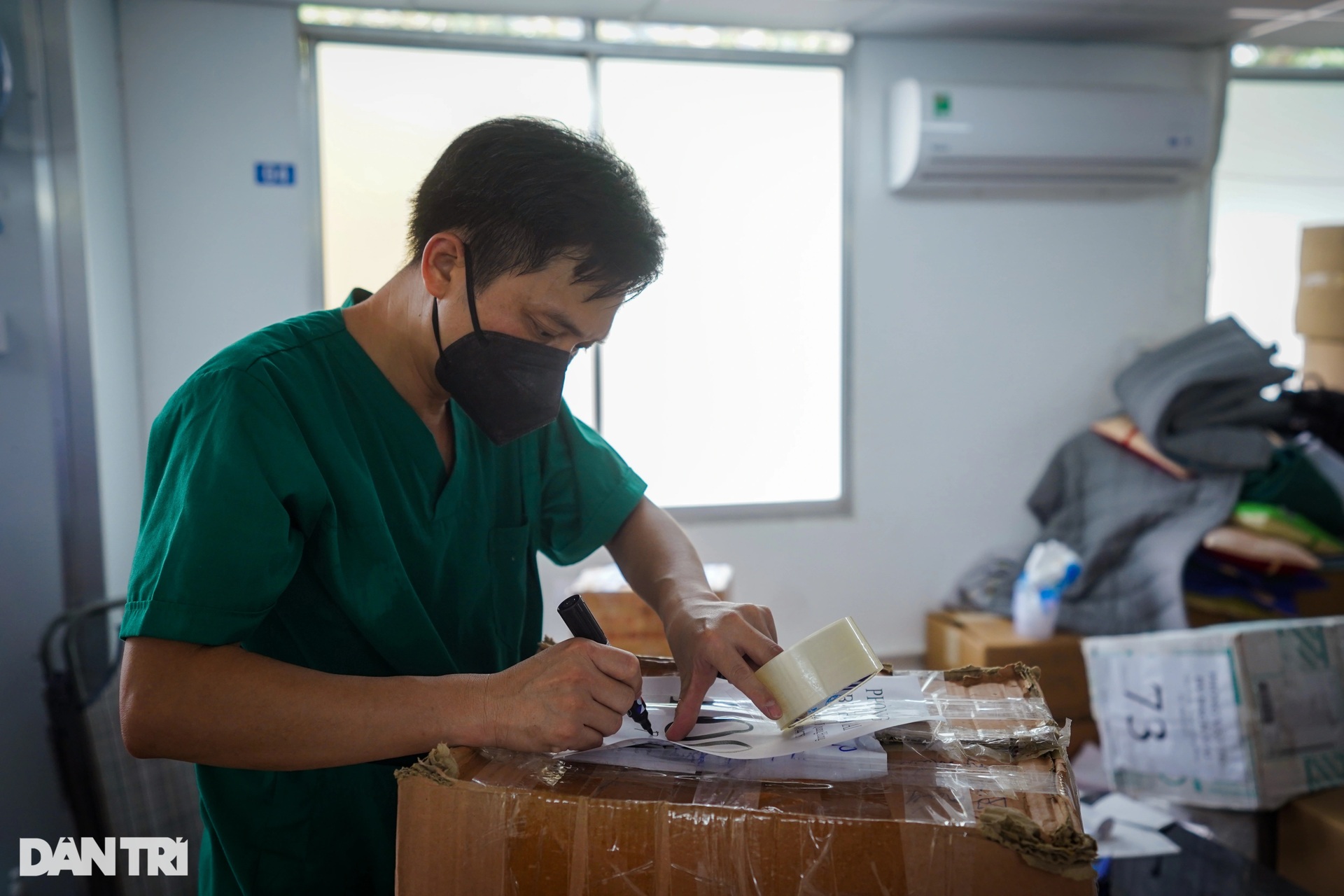 Y bác sĩ Bệnh viện Bạch Mai rời TPHCM sau 2 tháng chi viện chống dịch - 7