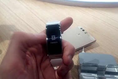 Thực tế TalkBand B3 - Vòng đeo tay kiêm tai nghe Bluetooth của Huawei