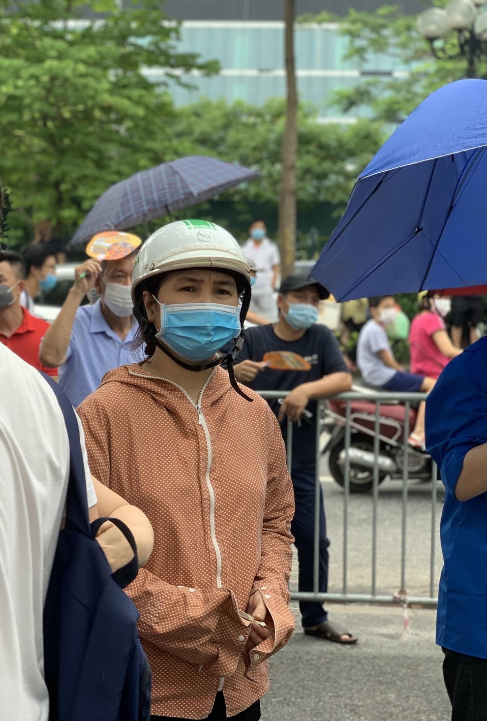 Thí sinh Hà Nội hài lòng với 2 môn thi đầu vào lớp 10 THPT - 4 Thí sinh Hà Nội hài lòng với 2 môn thi đầu vào lớp 10 THPT - 4