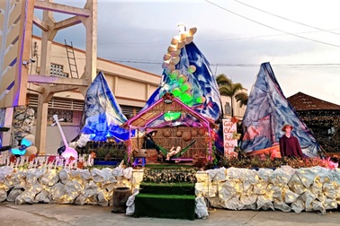 Nhà thờ gần sông cái, nơi "gà gáy 3 tỉnh đều nghe" rực rỡ đón Giáng sinh