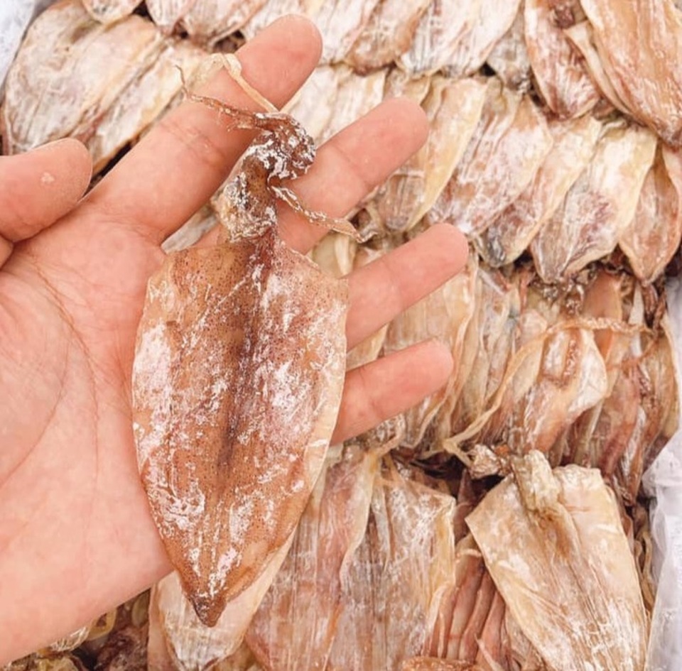 Mực khô siêu rẻ, nhỏ như lá bài, dân nhậu ăn hàng chục con chưa đã - 2 Mực khô siêu rẻ, nhỏ như lá bài, dân nhậu ăn hàng chục con chưa đã - 2