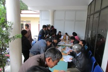 Hàng trăm người đổ xô đi đổi giấy phép lái xe vì tin đồn