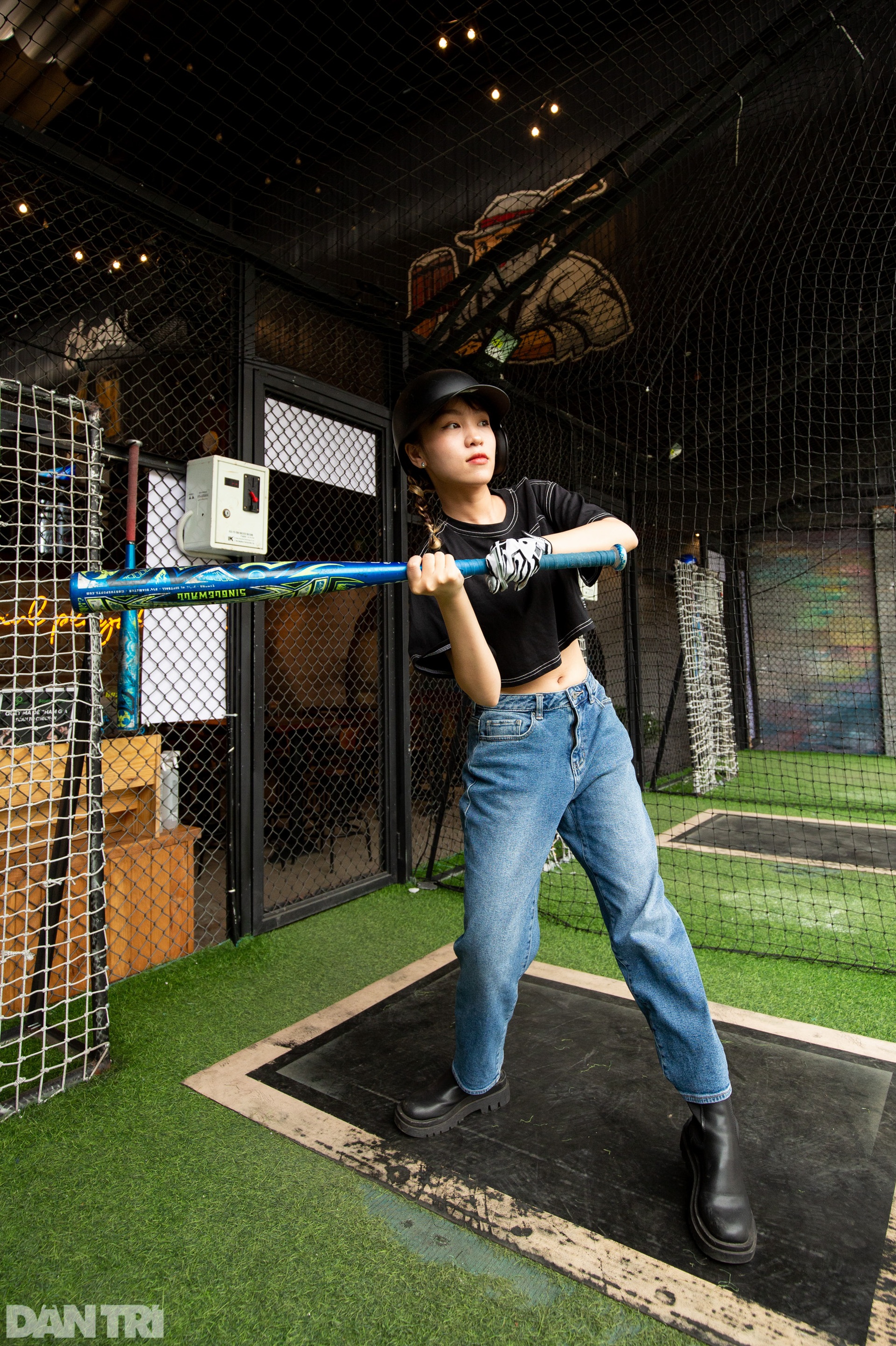 Đánh bóng chày trong lồng - trải nghiệm mới của giới trẻ TPHCM - 6 Đánh bóng chày trong lồng - trải nghiệm mới của giới trẻ TPHCM - 6