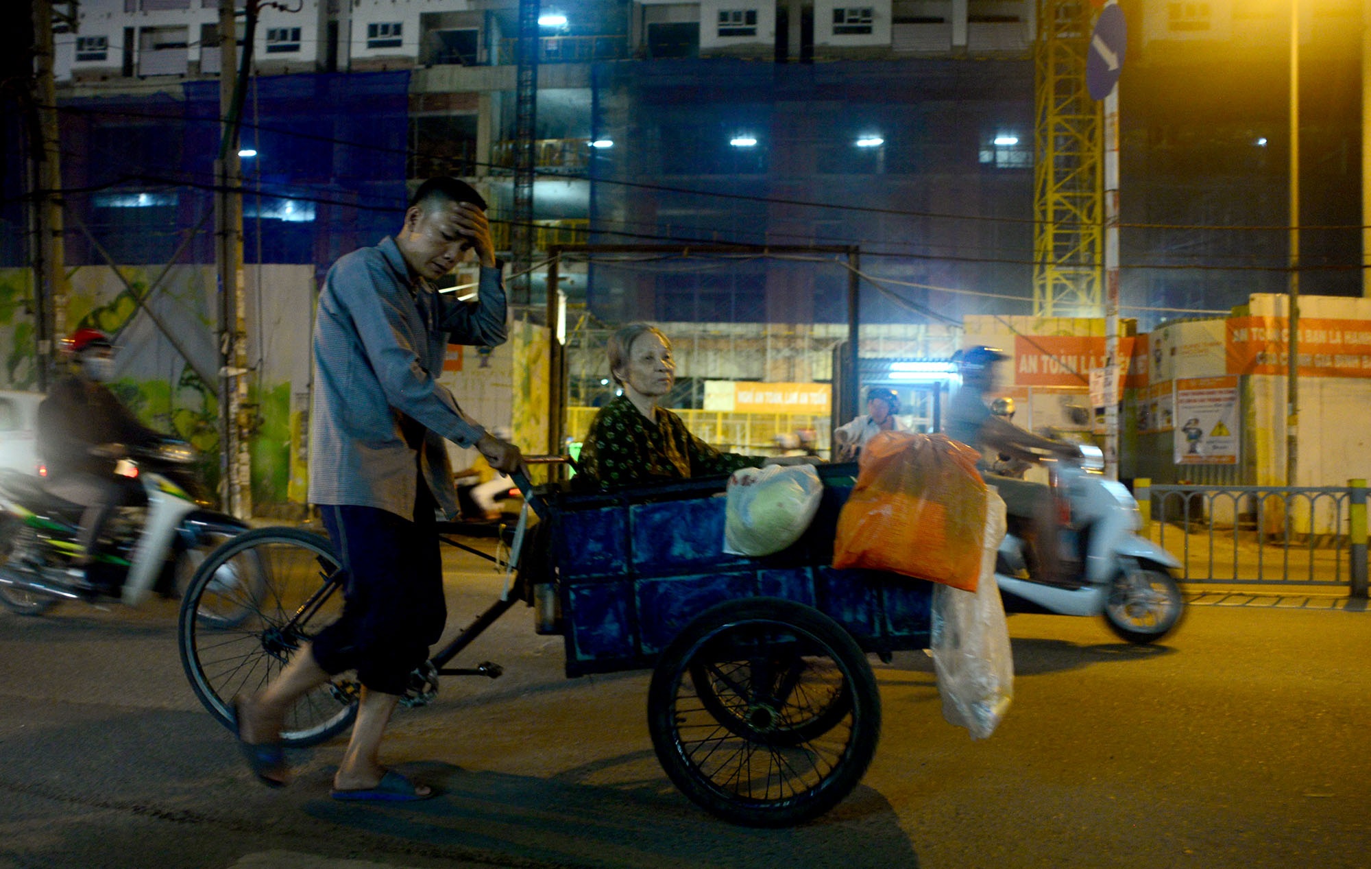 Cho con gánh mẹ một lần.jpg Cho con gánh mẹ một lần.jpg