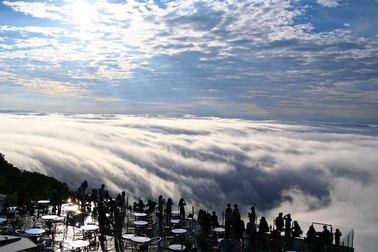 Độc đáo khách sạn nghỉ dưỡng giữa biển mây Hokkaido