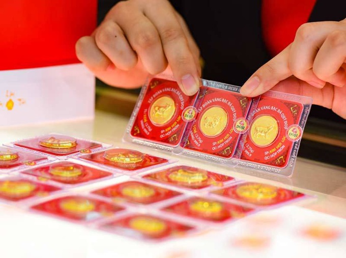 Giá vàng trong nước vẫn neo cao ở mức 56 triệu đồng/lượng - Ảnh 1. Giá vàng trong nước vẫn neo cao ở mức 56 triệu đồng/lượng - Ảnh 1.