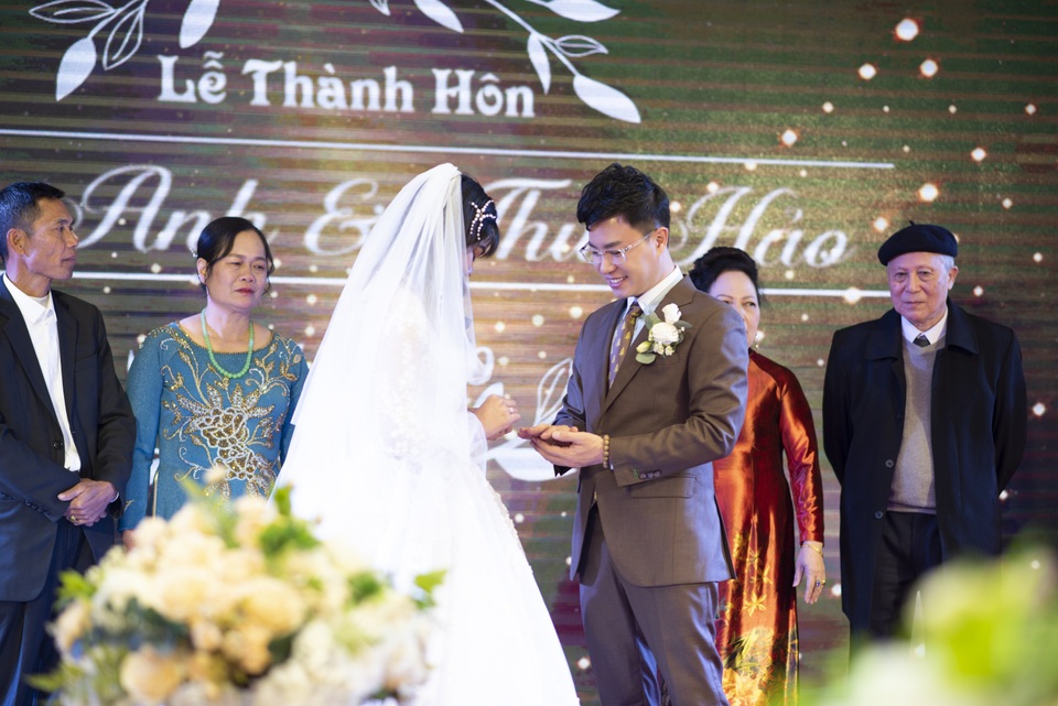 Vì sao MC Lê Anh giấu kín chuyện cưới vợ? - 10 Vì sao MC Lê Anh giấu kín chuyện cưới vợ? - 10