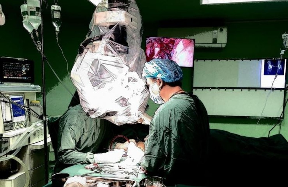 Vừa đi làm hậu Covid-19, người đàn ông TPHCM bị cưa máy chém gần lìa tay - 1 Vừa đi làm hậu Covid-19, người đàn ông TPHCM bị cưa máy chém gần lìa tay - 1
