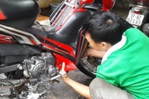 Nghệ An: Tiệm sửa xe “hốt bạc” sau mưa ngập