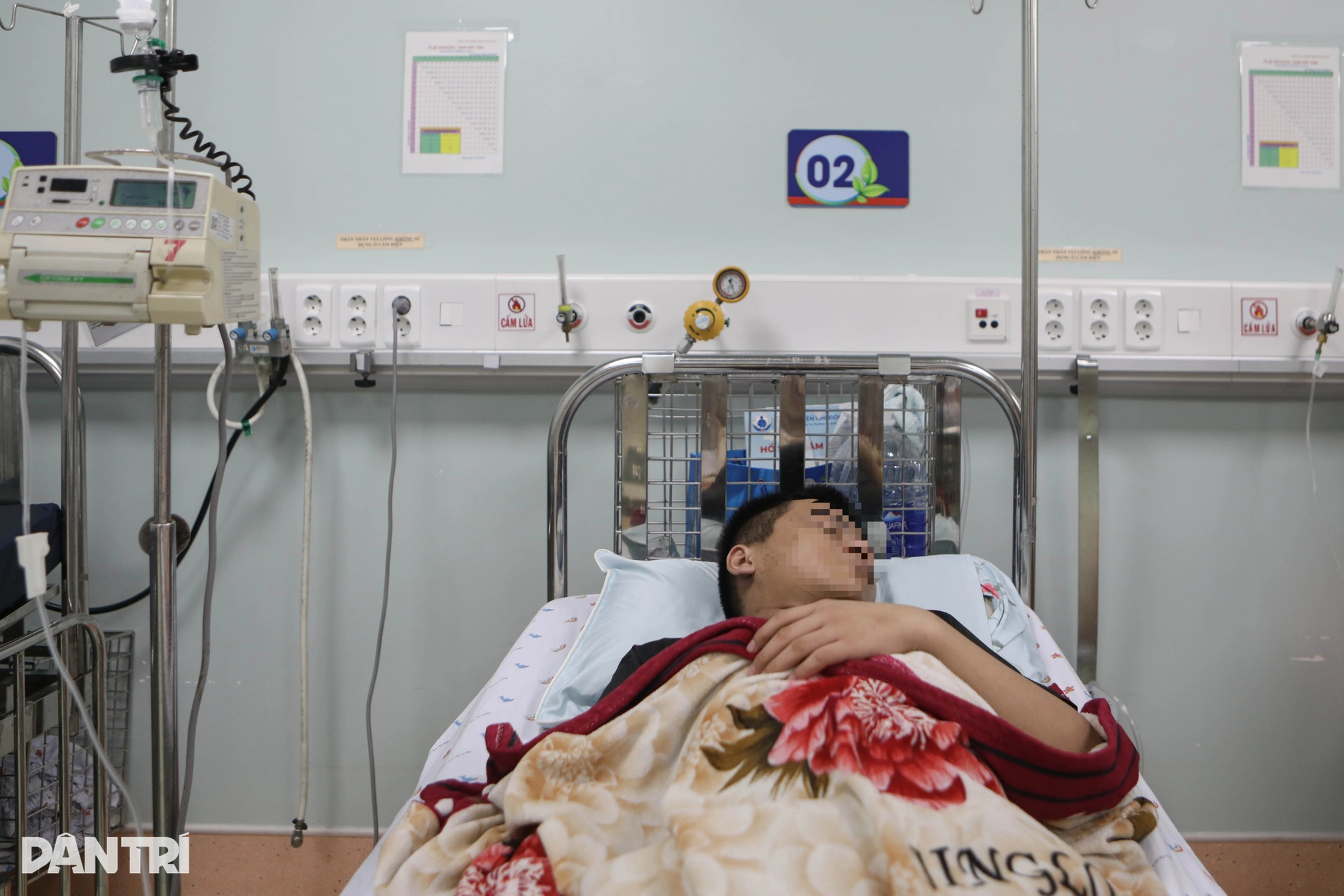 Hàng loạt người lớn, trẻ em ở TPHCM nhập viện vì đe dọa sốc sốt xuất huyết - 2