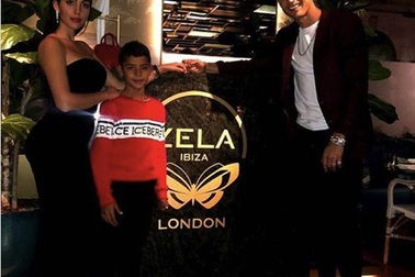 C.Ronaldo đính hôn với cô bạn gái Georgina Rodriguez