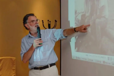 Giáo sư tại đại học ở Mỹ bị sa thải vì... dạy quá khó