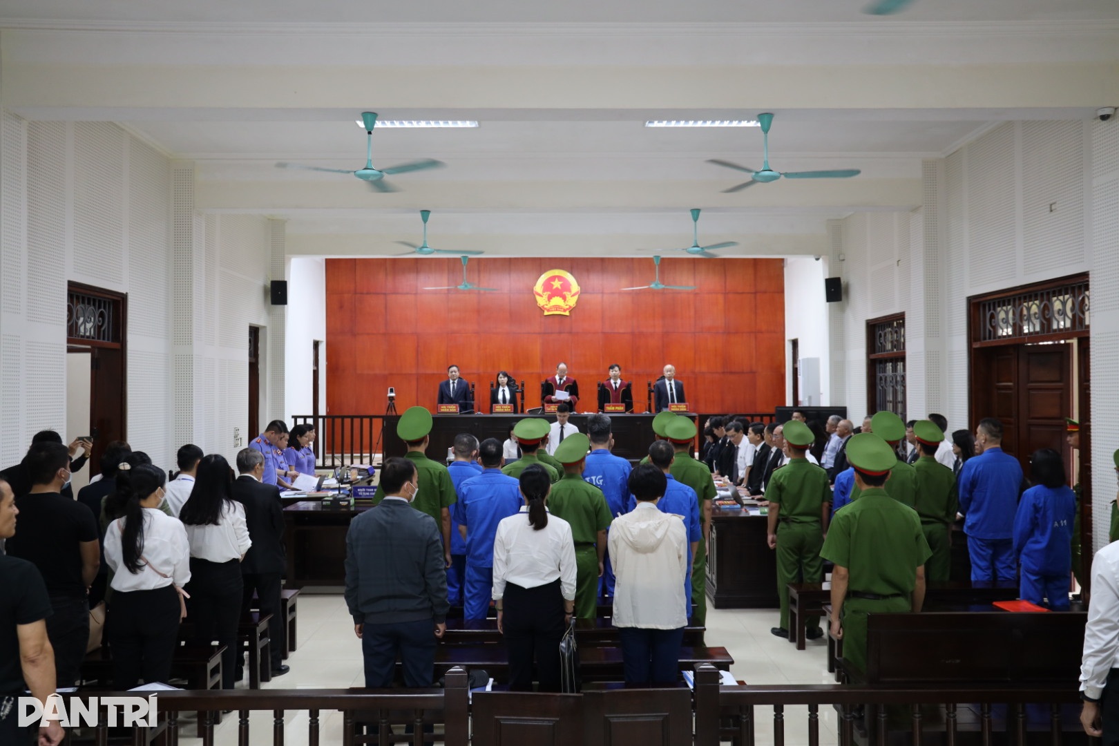 Bývalý prezident AIC Nguyen Thi Thanh Nhan byl odsouzen k trestu odnětí svobody v délce 10 až 11 let - 2 Cựu Chủ tịch AIC Nguyễn Thị Thanh Nhàn bị đề nghị 10-11 năm tù - 2