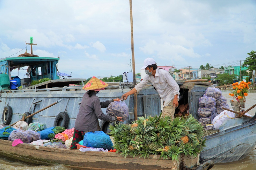 Lái đò chợ nổi chật vật mưu sinh trong mùa dịch - 5 Lái đò chợ nổi chật vật mưu sinh trong mùa dịch - 5