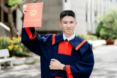 Nam sinh ở tỉnh lớn nhất Việt Nam là thủ khoa toàn quốc khối D07